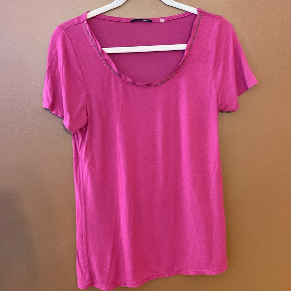 Eli Tahari ladies T-shirt in beautiful magenta – size medium.